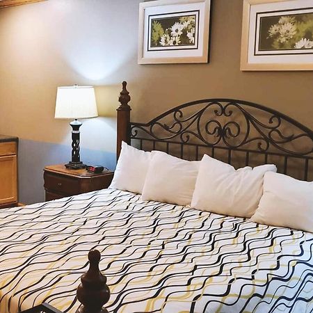 Coratel Inn & Suites By Jasper Mccook Esterno foto