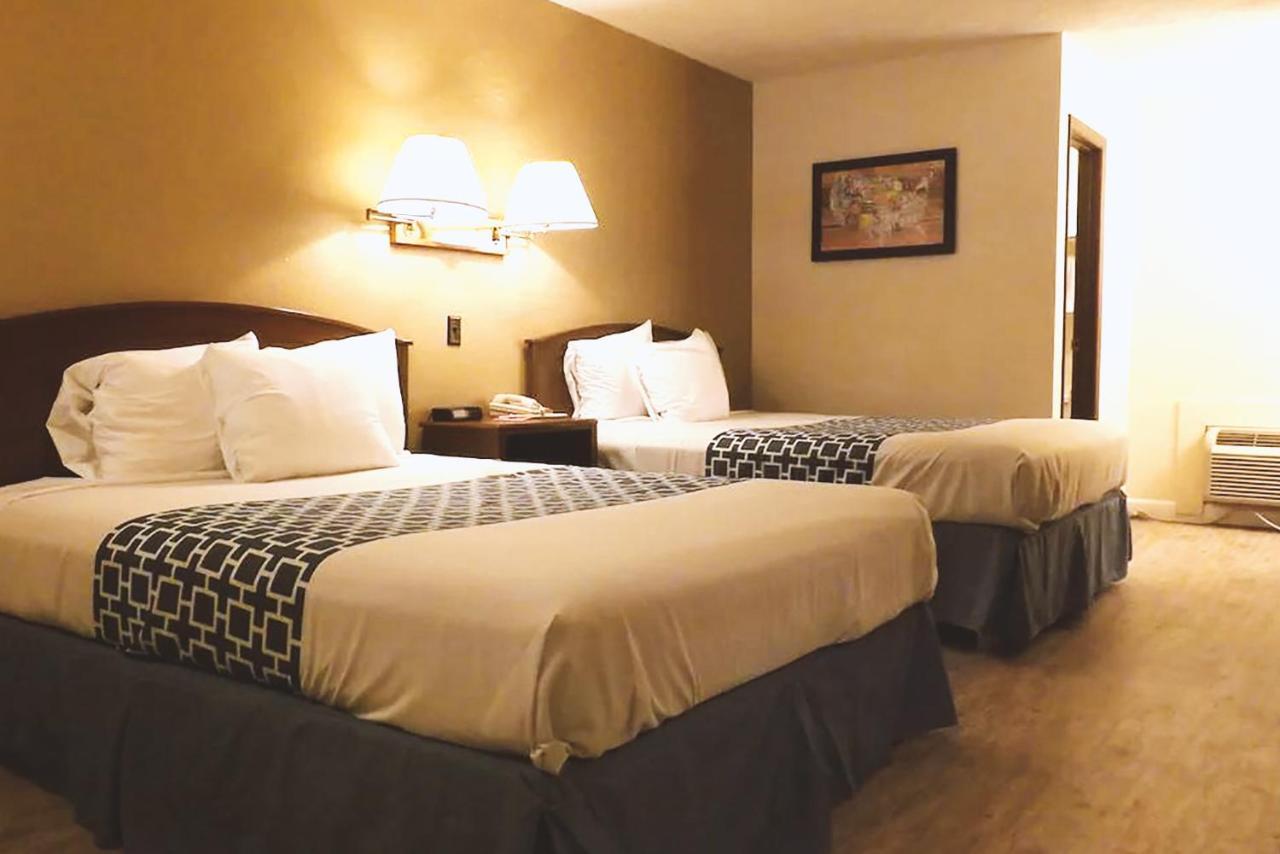 Coratel Inn & Suites By Jasper Mccook Esterno foto