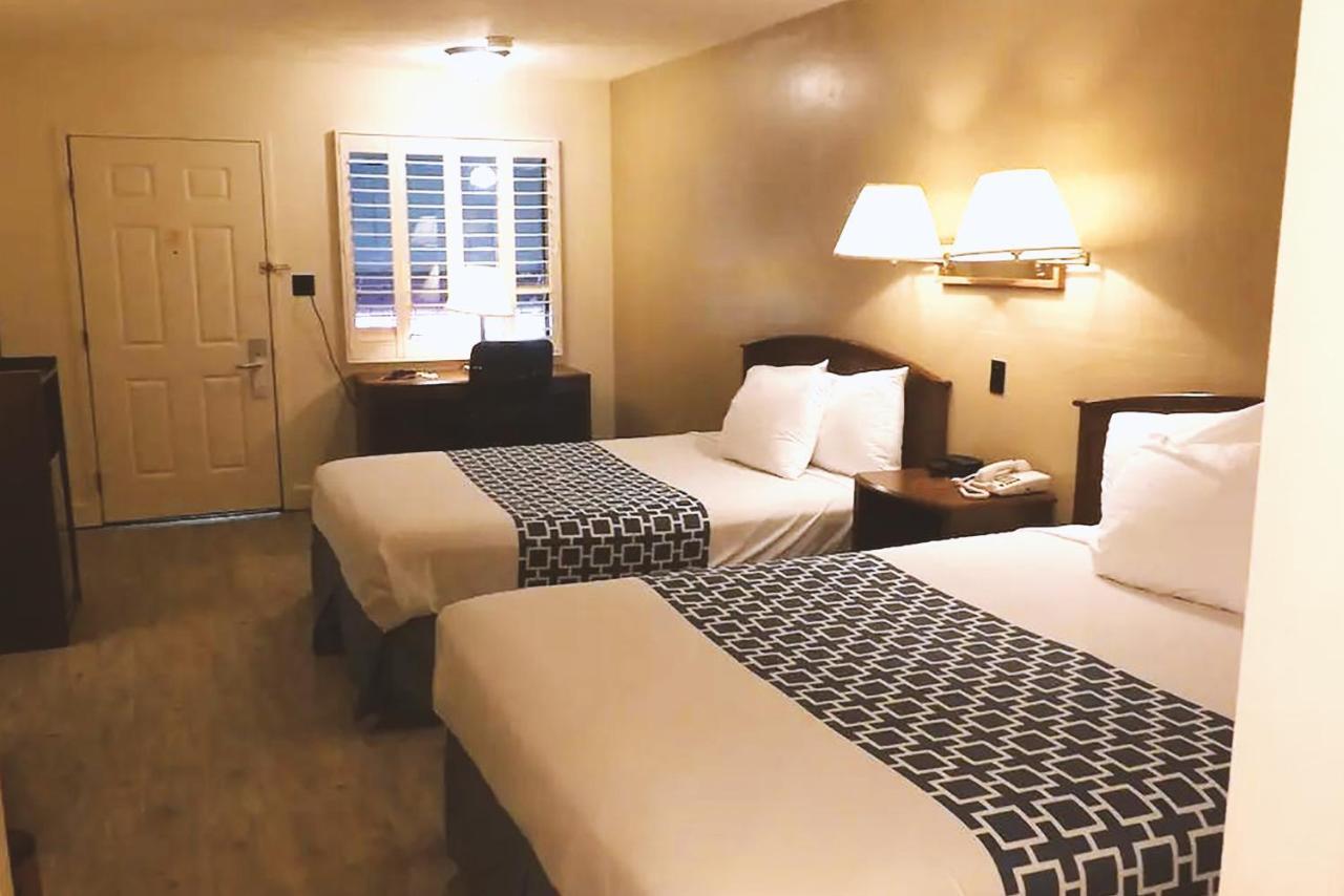 Coratel Inn & Suites By Jasper Mccook Esterno foto